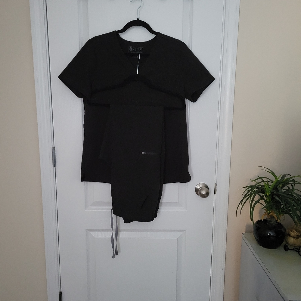 FIGS Black Scrub Set Medium